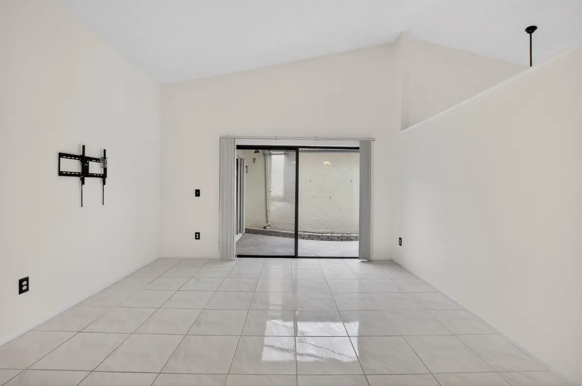 Living at 9123 SW 22nd Street C, Boca Raton