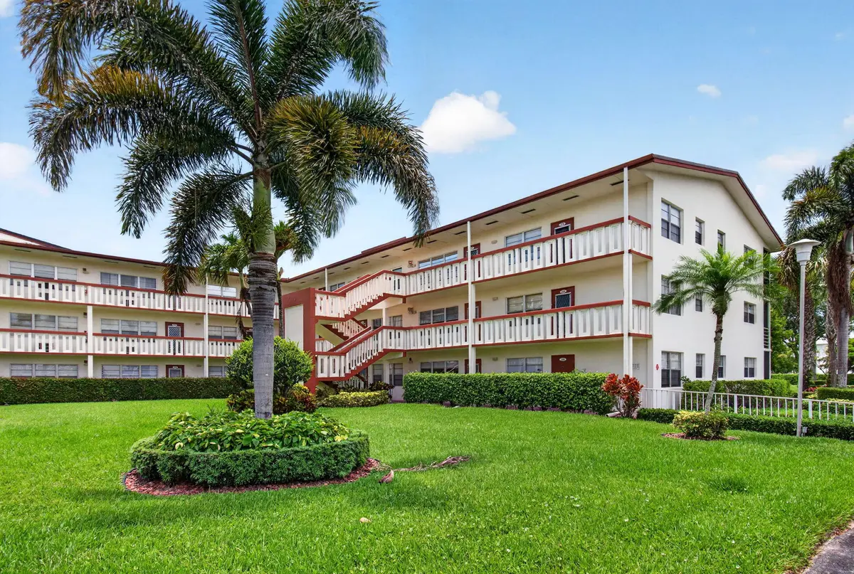 View on the Building at 374 Brighton I 374, Boca Raton