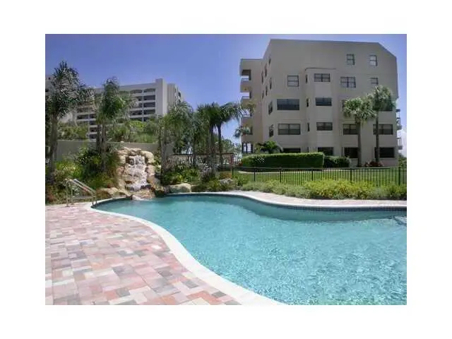 Pool at 370 GOLFVIEW Road 302, North Palm Beach