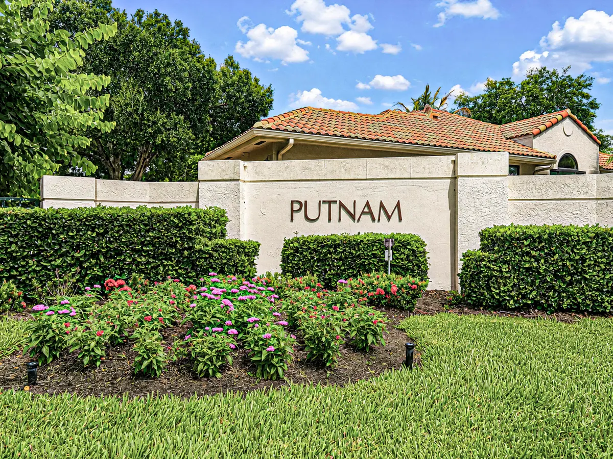 Entry to Neighborhood at 3390 SE Putnam Court, Stuart