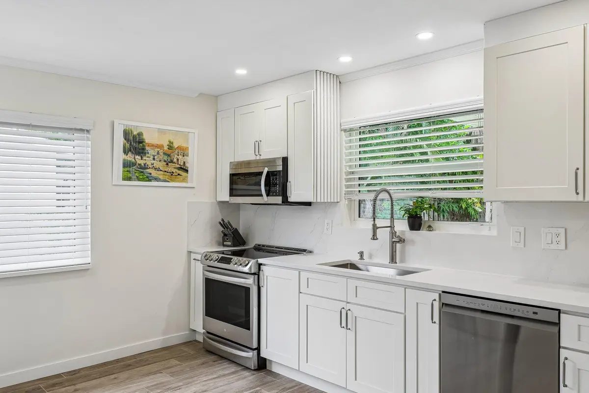 14-web-or-mls-SE 8th Ave-S1006-014 at 500 SE 8th Avenue, Deerfield Beach