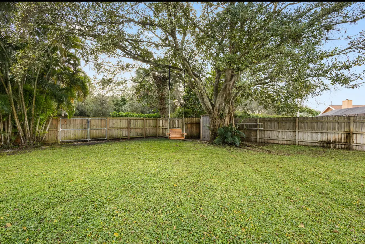 Back Yard at 911 Citrus Place, Wellington