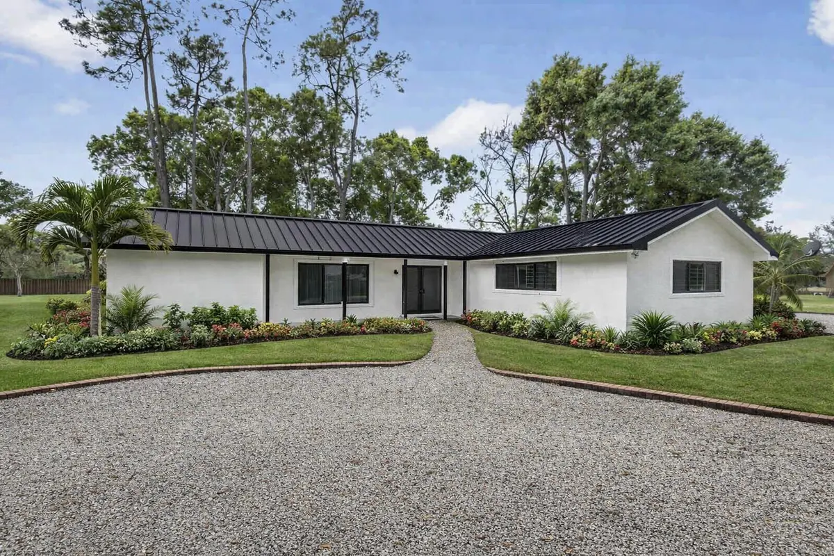 Virtually Renovated at 749 W Rambling Drive, Wellington