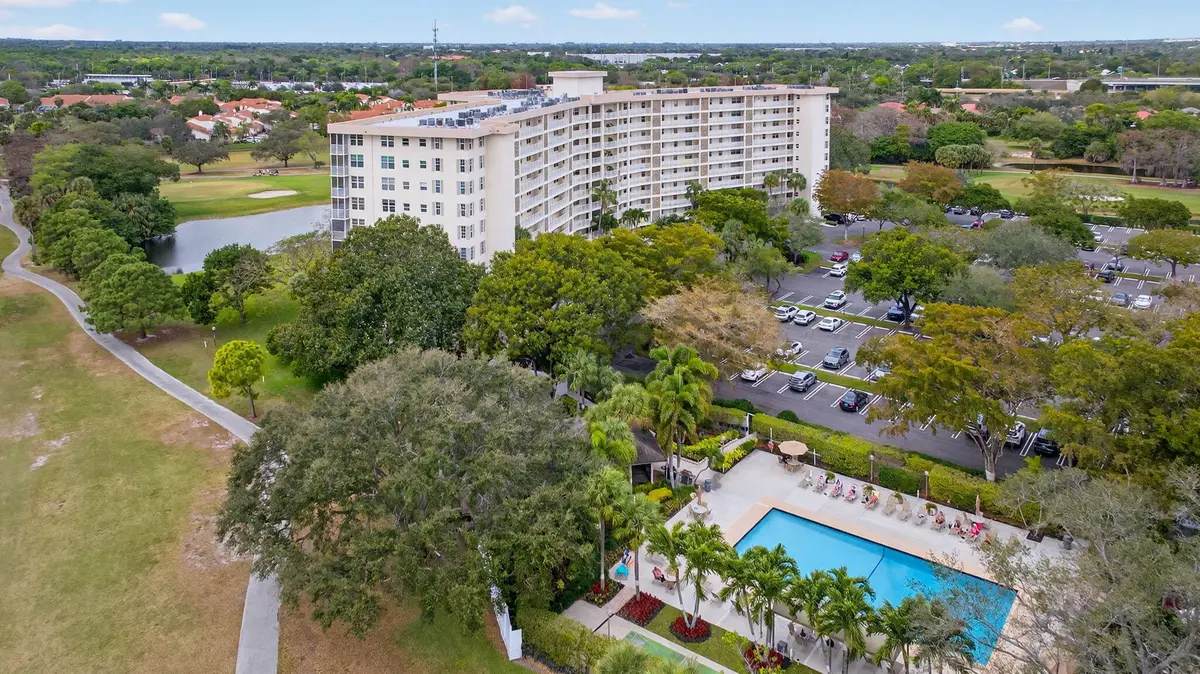 Pool & Building at 3507 Oaks Way 501, Pompano Beach