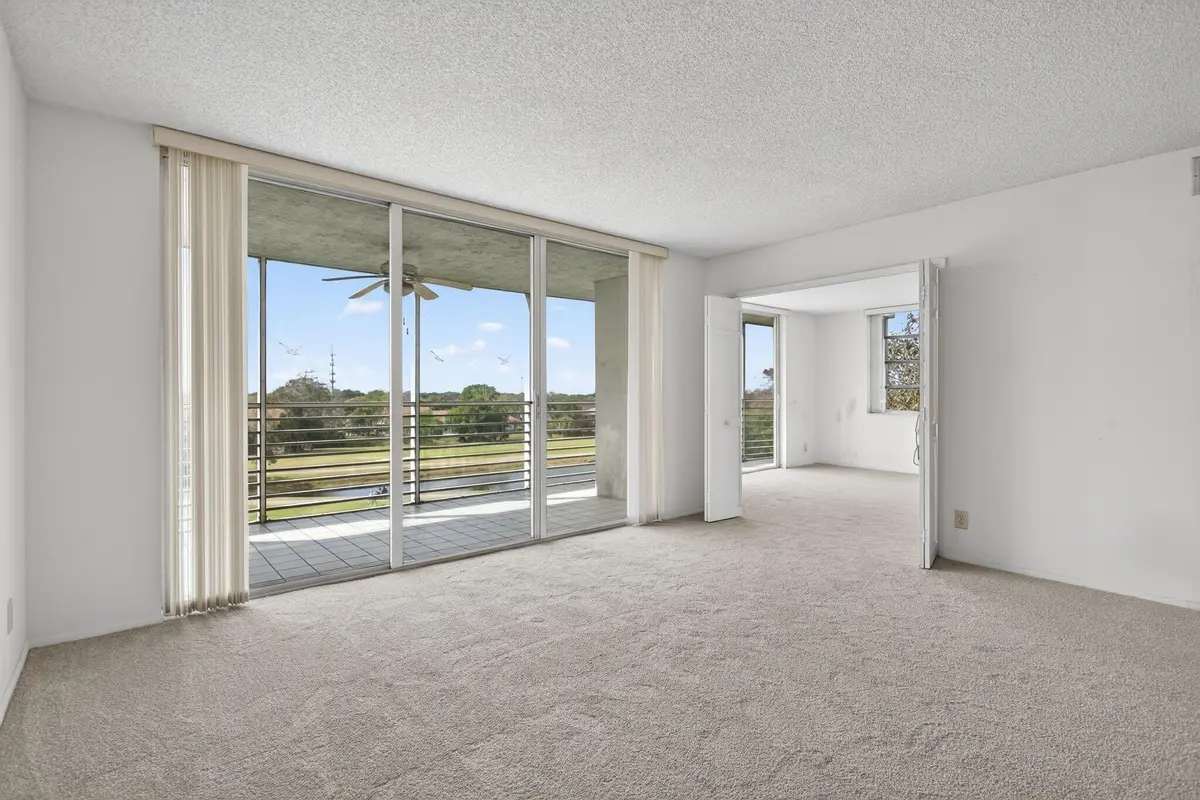Living Area at 3507 Oaks Way 501, Pompano Beach