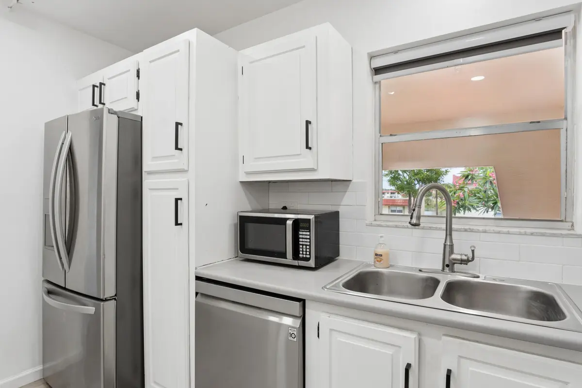 4JS04411 at 180 Lake Frances Drive, West Palm Beach
