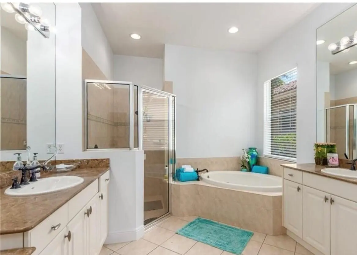 Master Bath at 850 SW Palm Cove Drive, Palm City