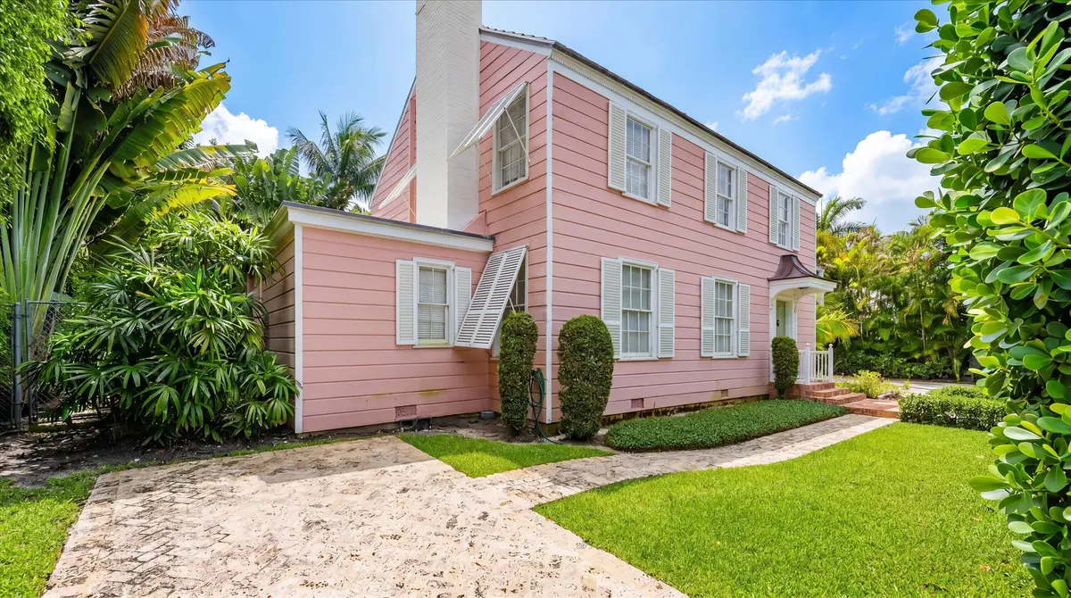 Front Exterior at 258 Pendleton Avenue, Palm Beach