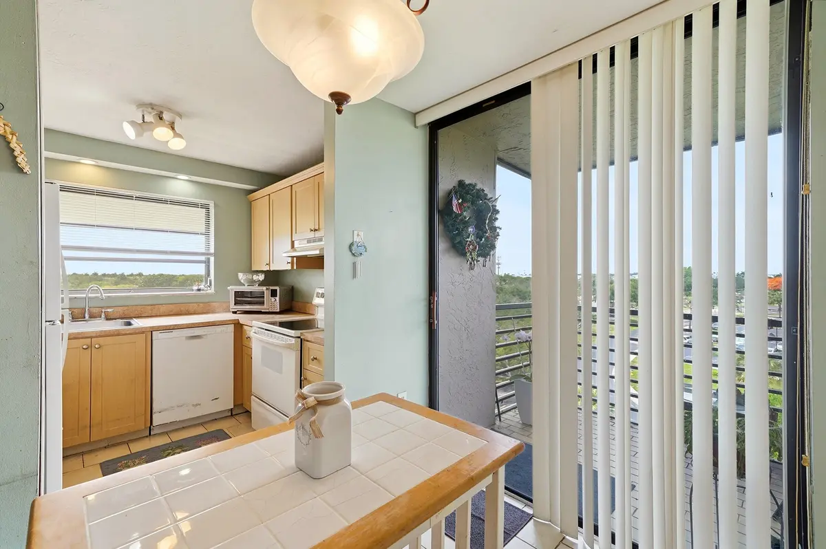 10_dsc05076 at 901 Colony Point Circle 523, Pembroke Pines