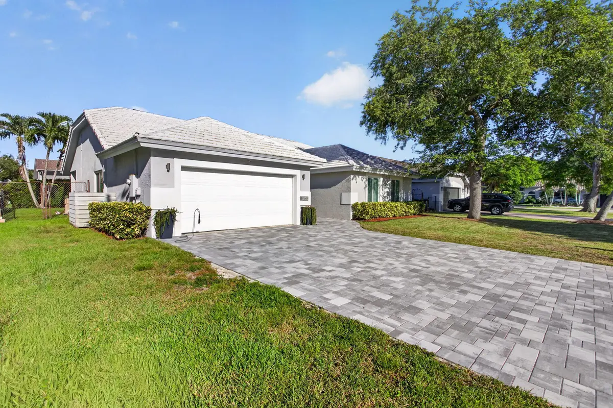driveway at 5120 NW 43rd Terrace, Coconut Creek