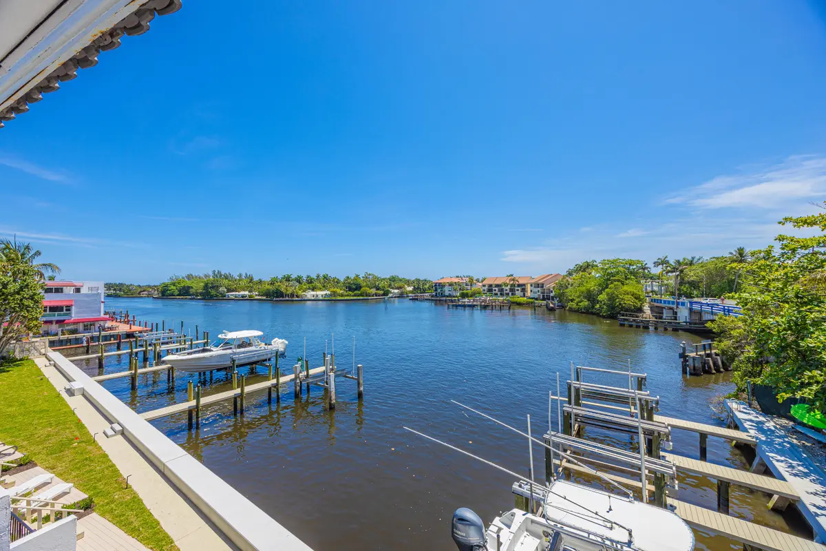 Aerial at 801 Palm Trail 9, Delray Beach