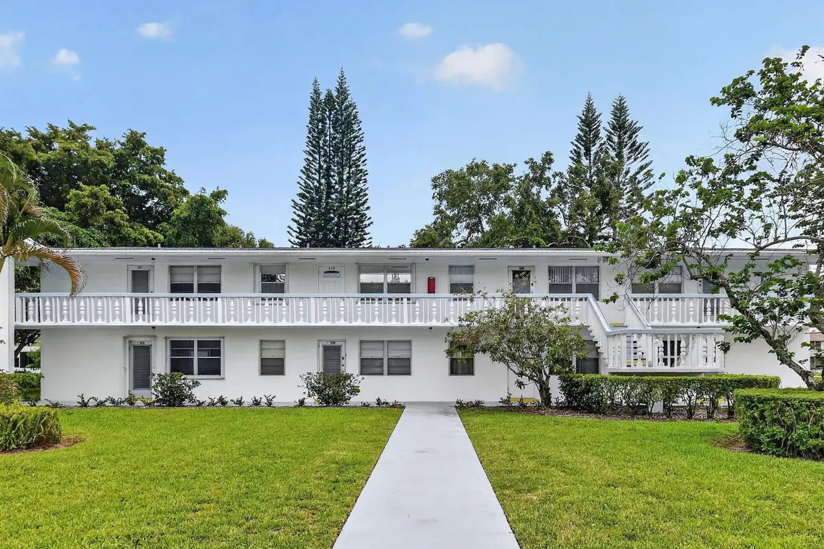 new front 6 11 at 238 Sussex L, West Palm Beach