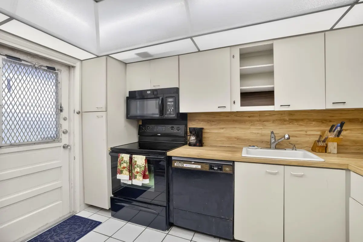 12-web-or-mls-8I8A2859 at 3300 N Palm Aire Drive 701, Pompano Beach