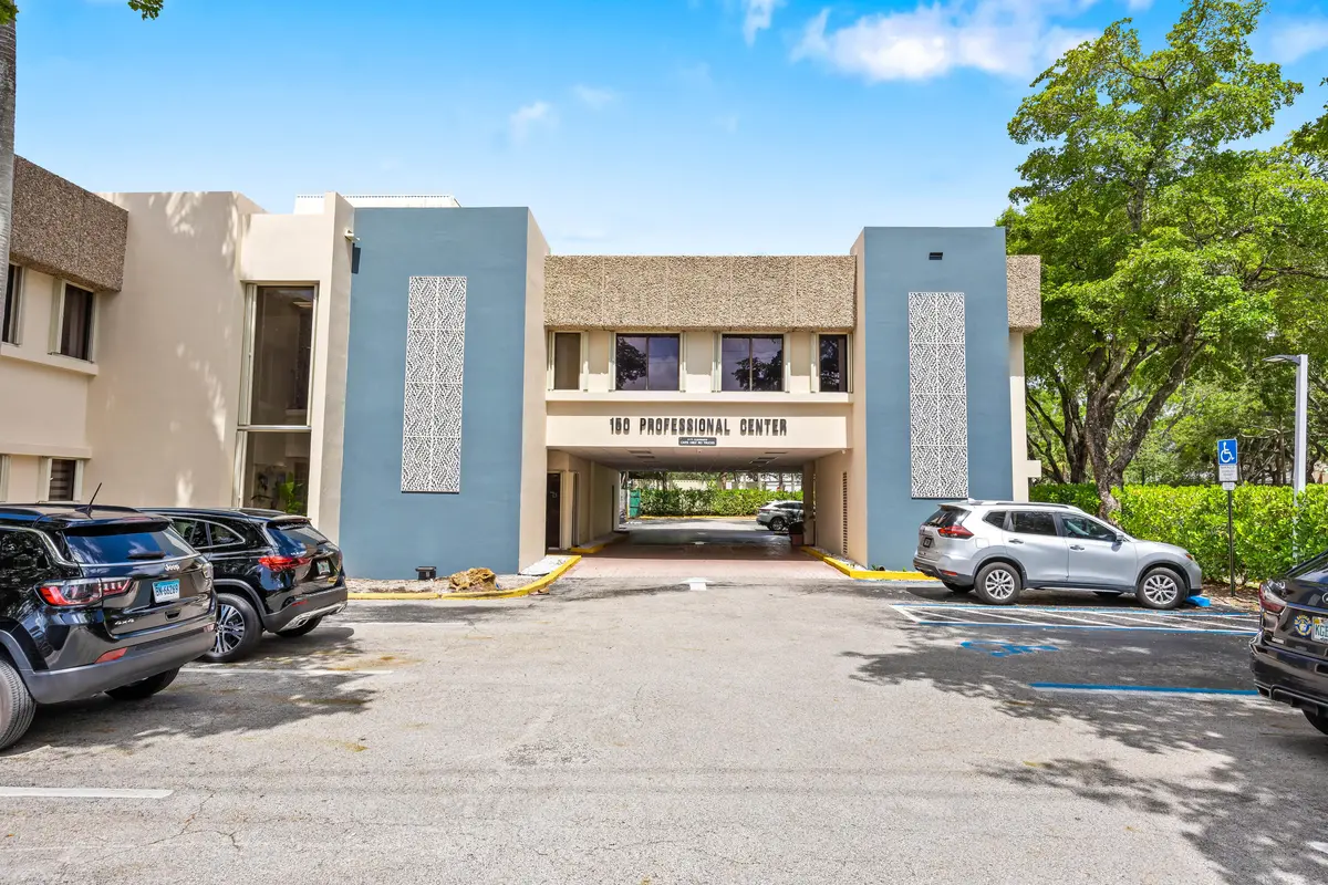7K3A2066 (1) at 150 NW 70th Avenue 03, Plantation