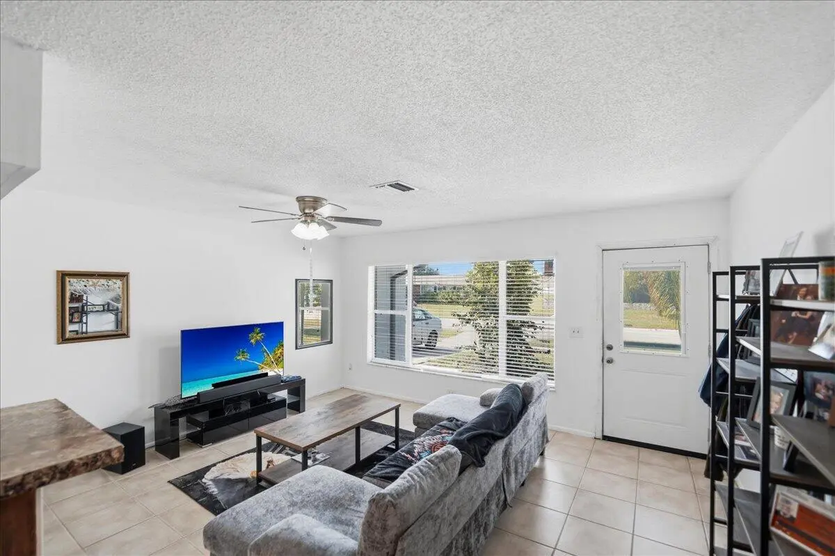 08-DSC7009 at 107 SE Selva Court, Port St. Lucie
