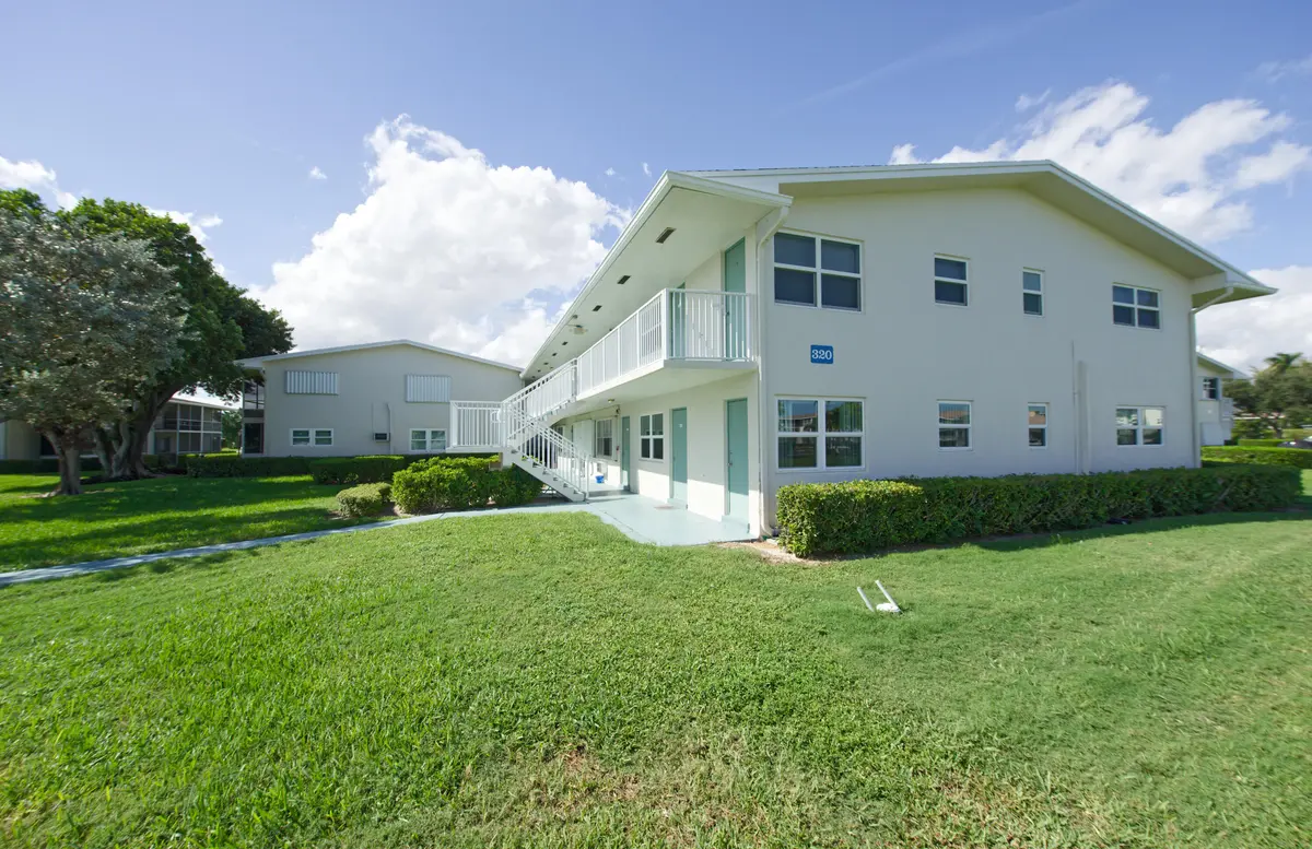 The building at 320 W Horizons W 210, Boynton Beach