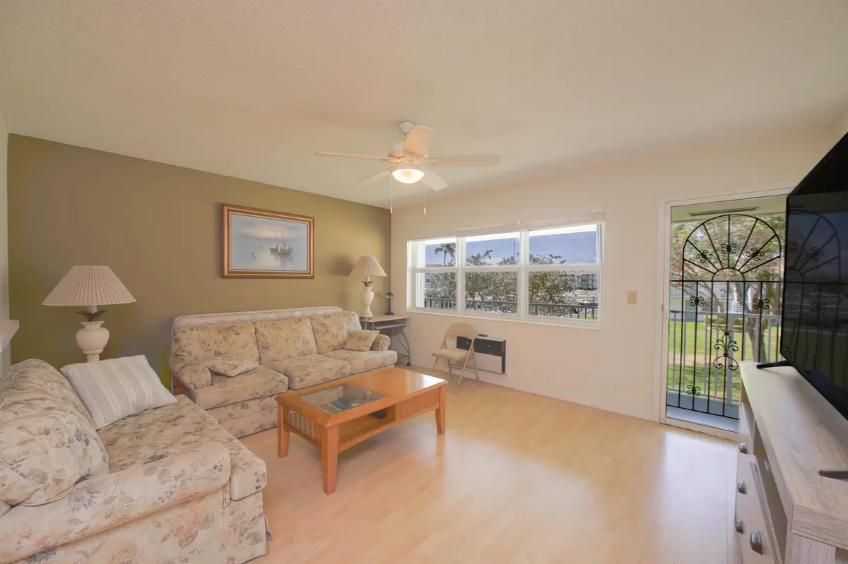 Living room at 320 W Horizons W 210, Boynton Beach