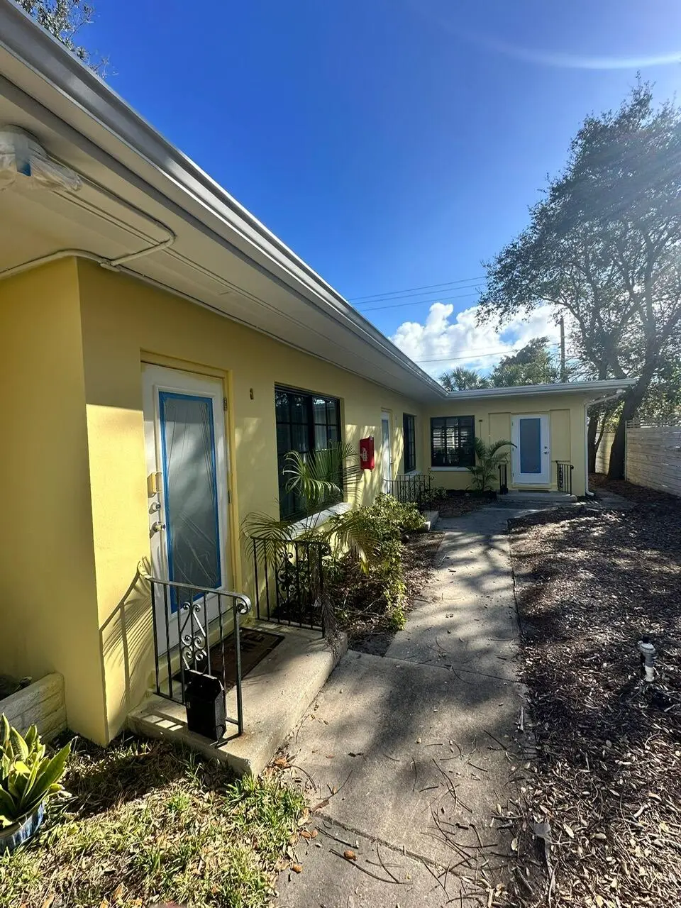 214 palmway side 2026 at 214 S Palmway, Lake Worth Beach