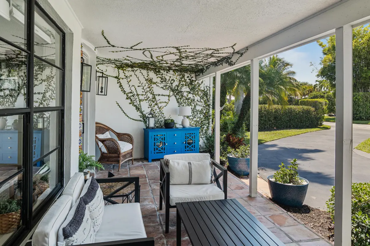 Front Porch 2 at 711 SW 27th Way, Boynton Beach