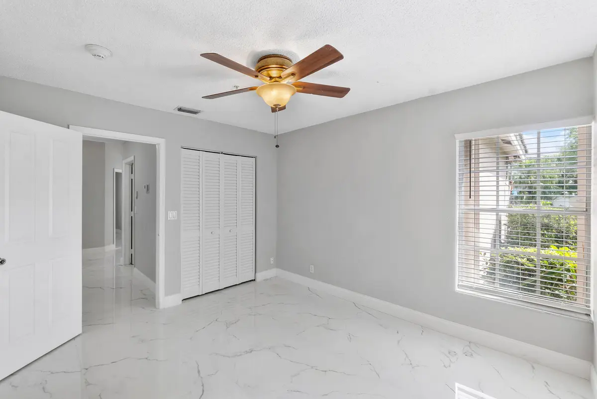 Bed at 17646 SW 10th Street, Pembroke Pines