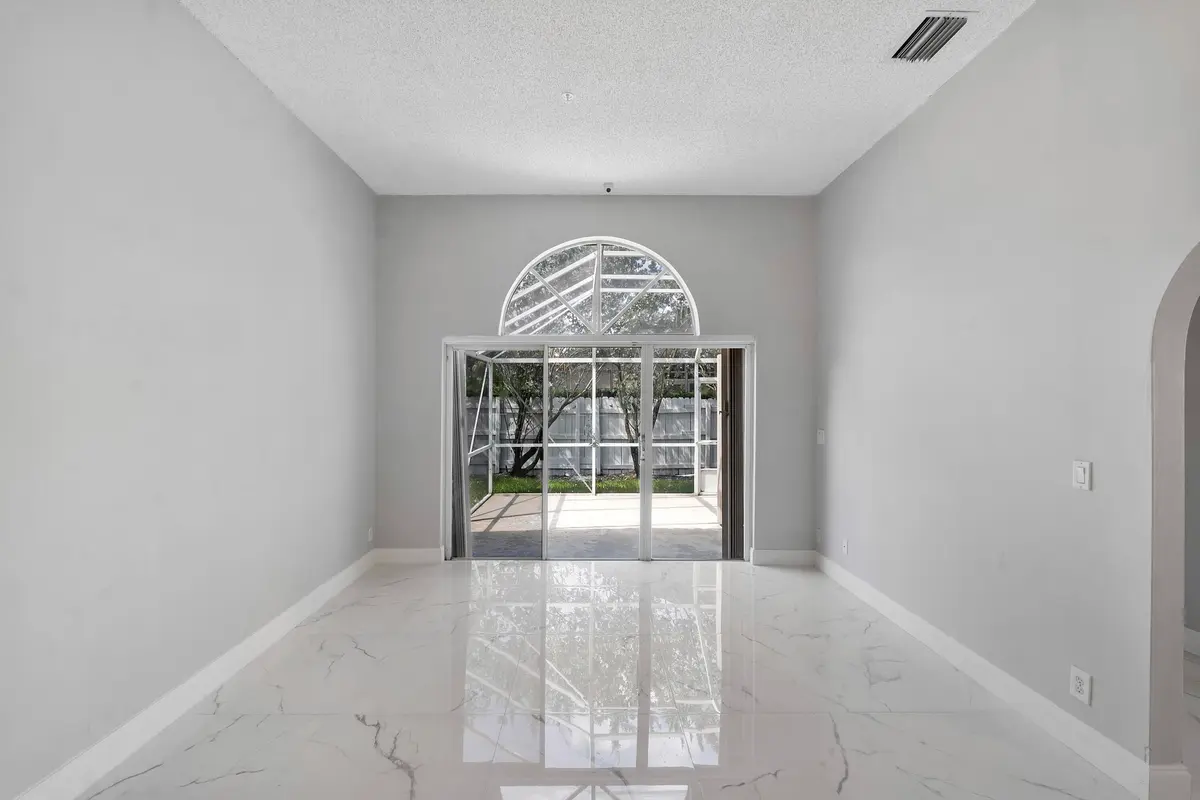 Living at 17646 SW 10th Street, Pembroke Pines