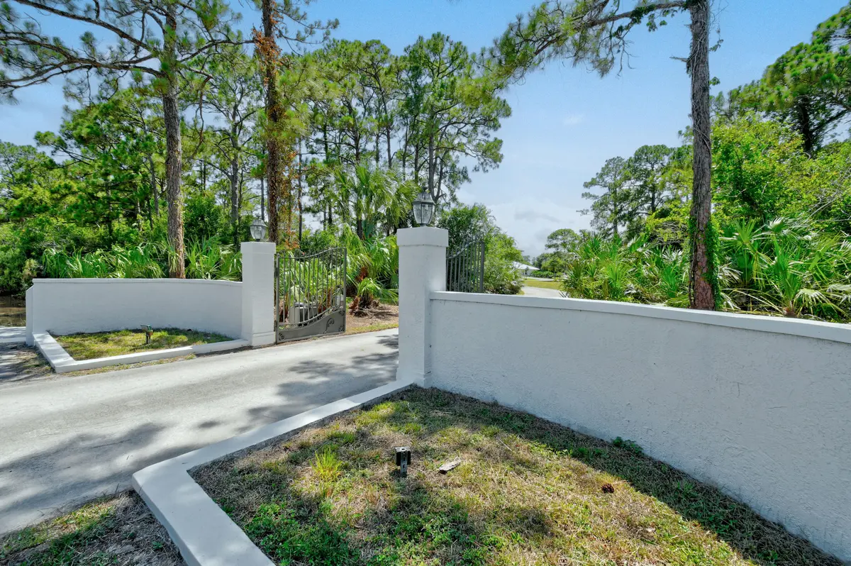 425NFFARd(1) at 425 N Ffa Road, Fort Pierce