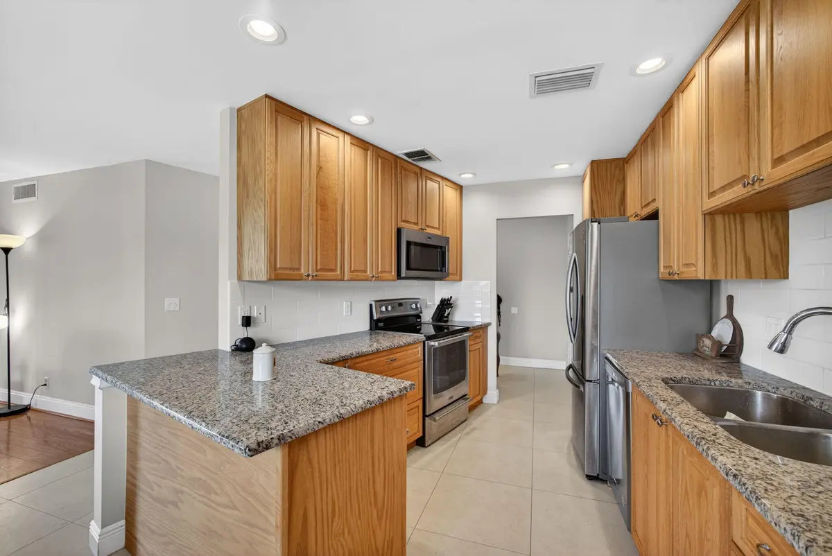 2017 Renovated Kitchen at 11811 Avenue Of The Pga 7-2a, Palm Beach Gardens