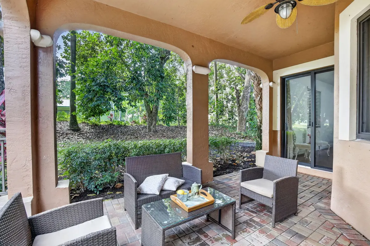 10-web-or-mls-_A7A8290 at 2883 Kinsington Circle, Weston