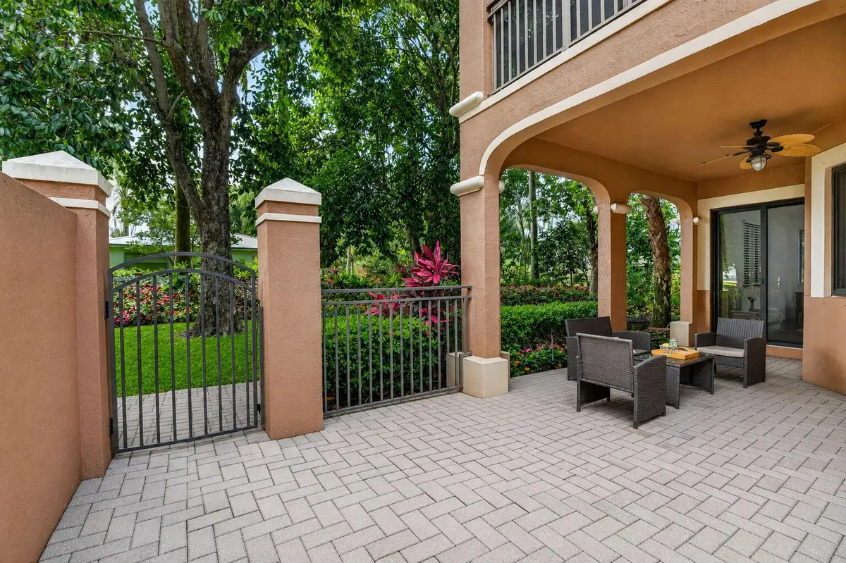 79-web-or-mls-10 at 2883 Kinsington Circle, Weston