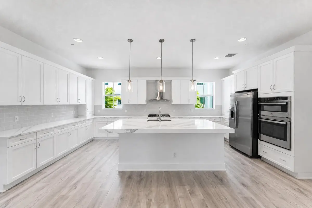 Quartz Counters at 12546 Gross Pointe Drive, Palm Beach Gardens