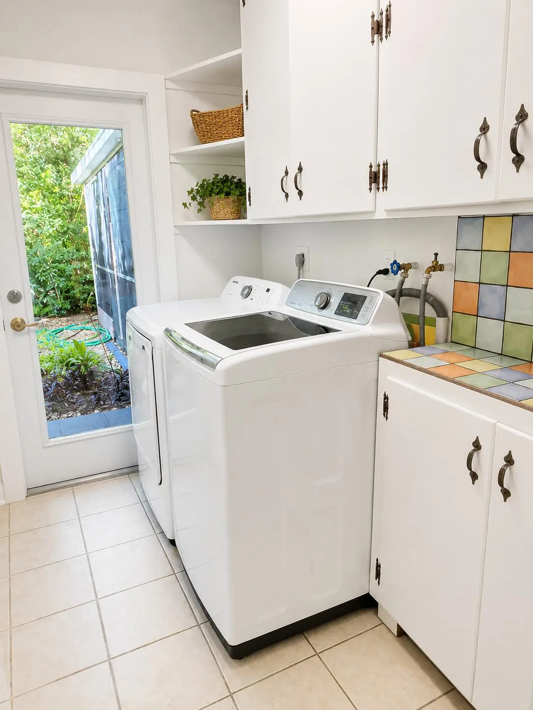 3 bed utility room at 736 - 738 NE 36th Street, Oakland Park