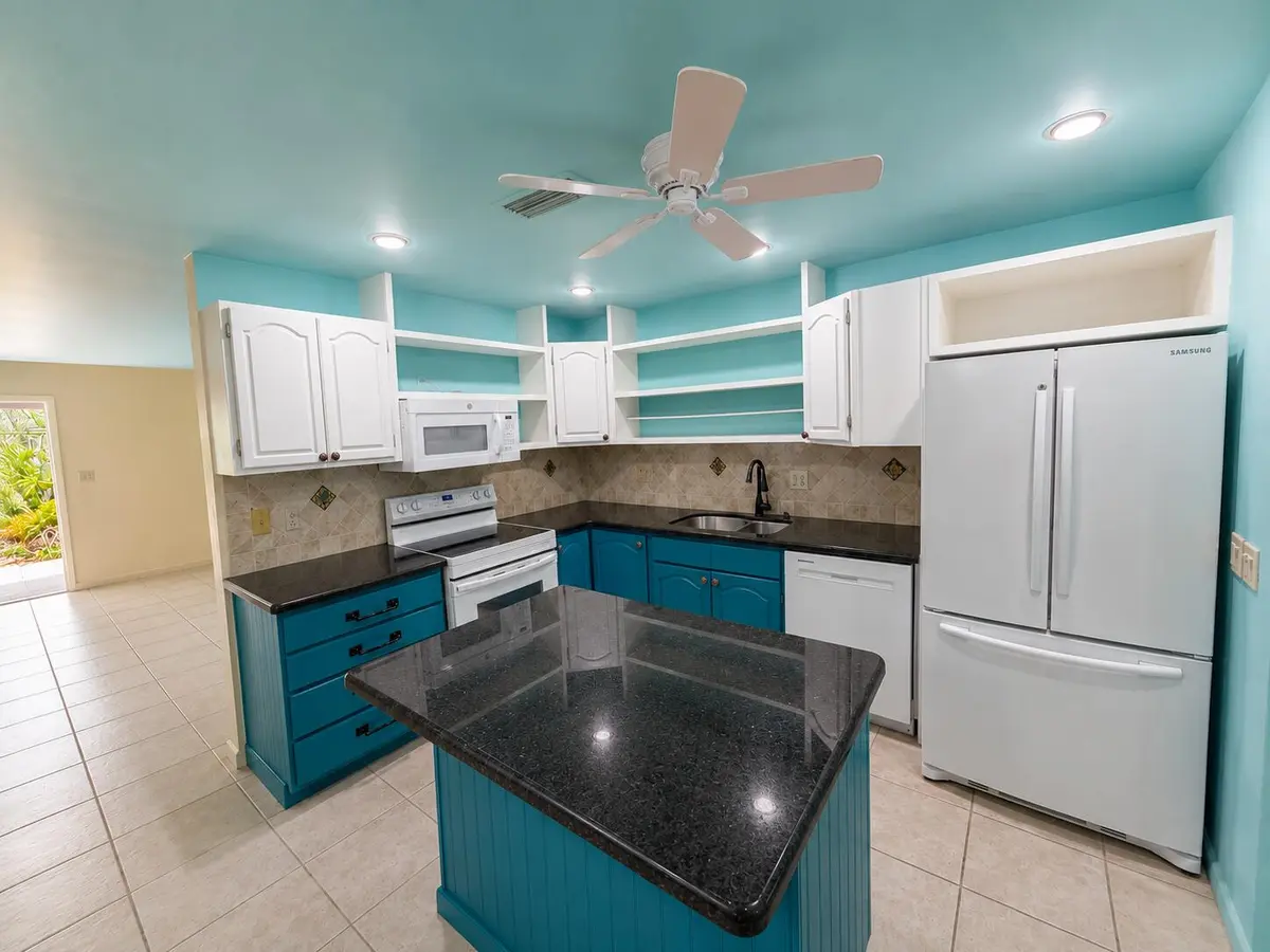 3 bed kitchen at 736 - 738 NE 36th Street, Oakland Park