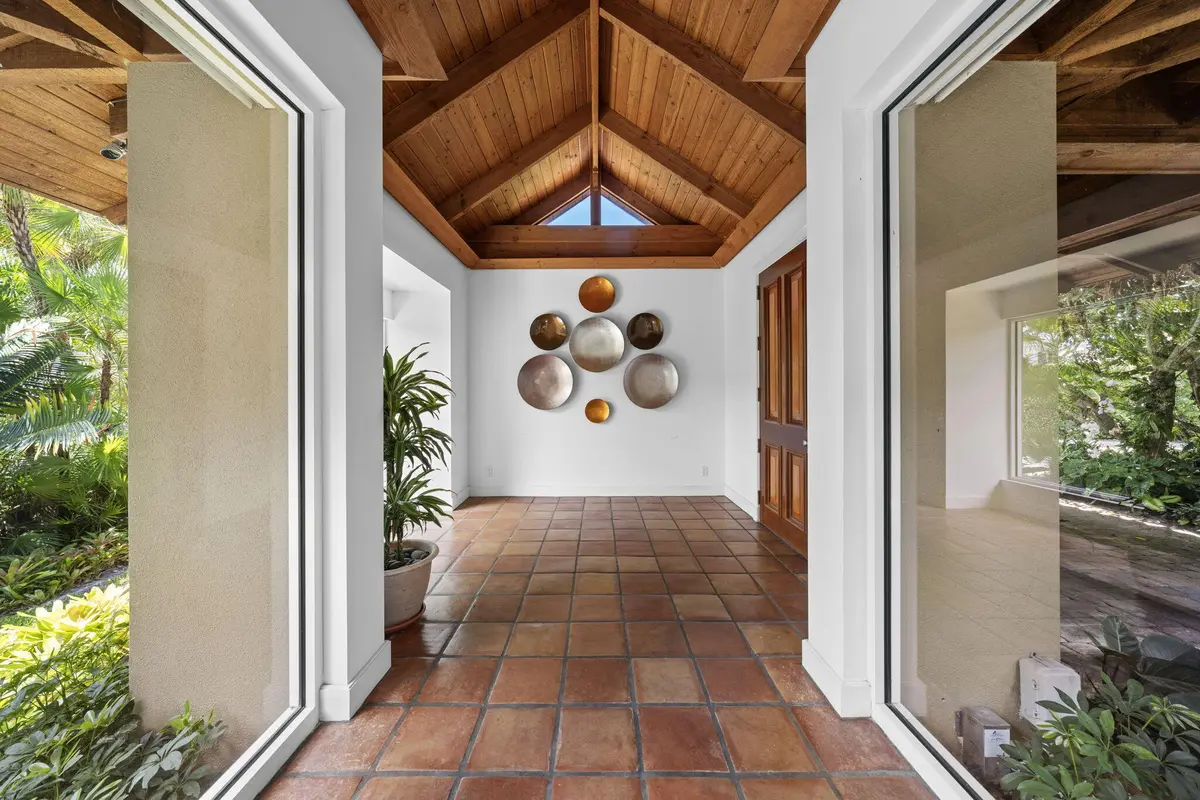 Entry at 6 La Costa Way, Palm Beach