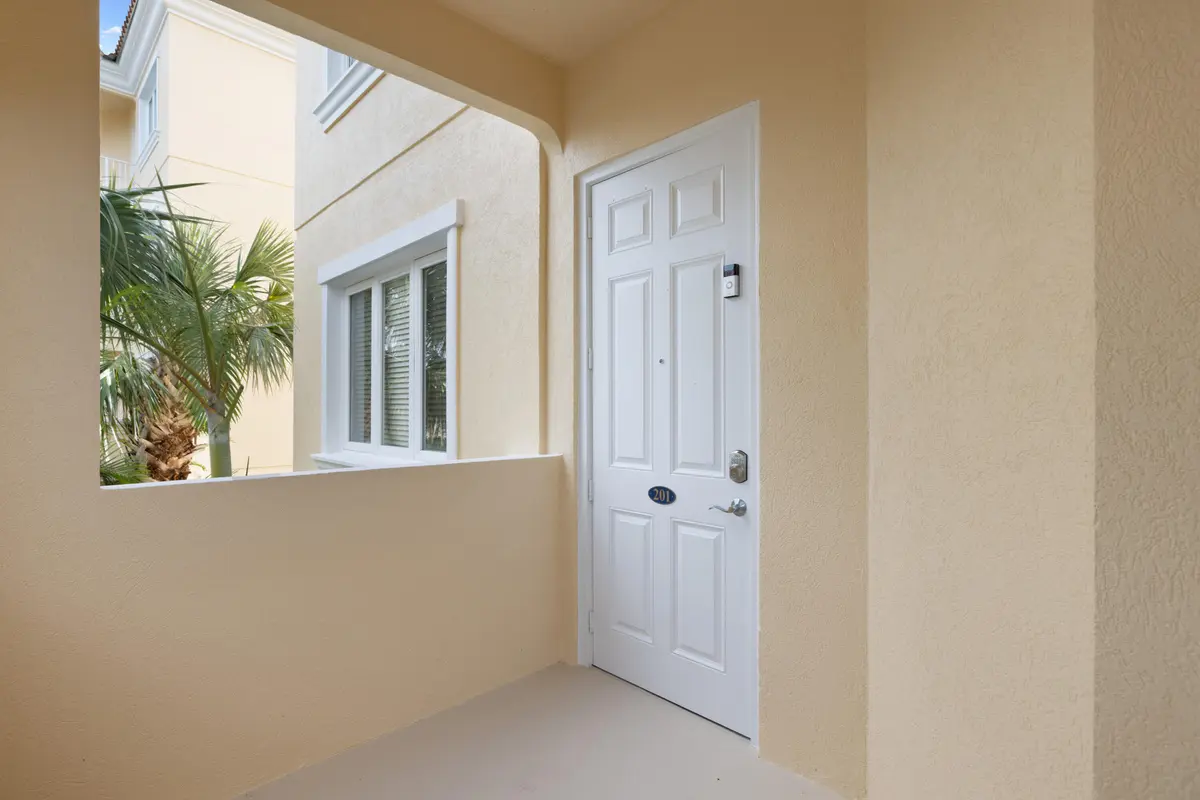 20250507223955033343000000-o at 33 Harbour Isle Drive 201, Fort Pierce