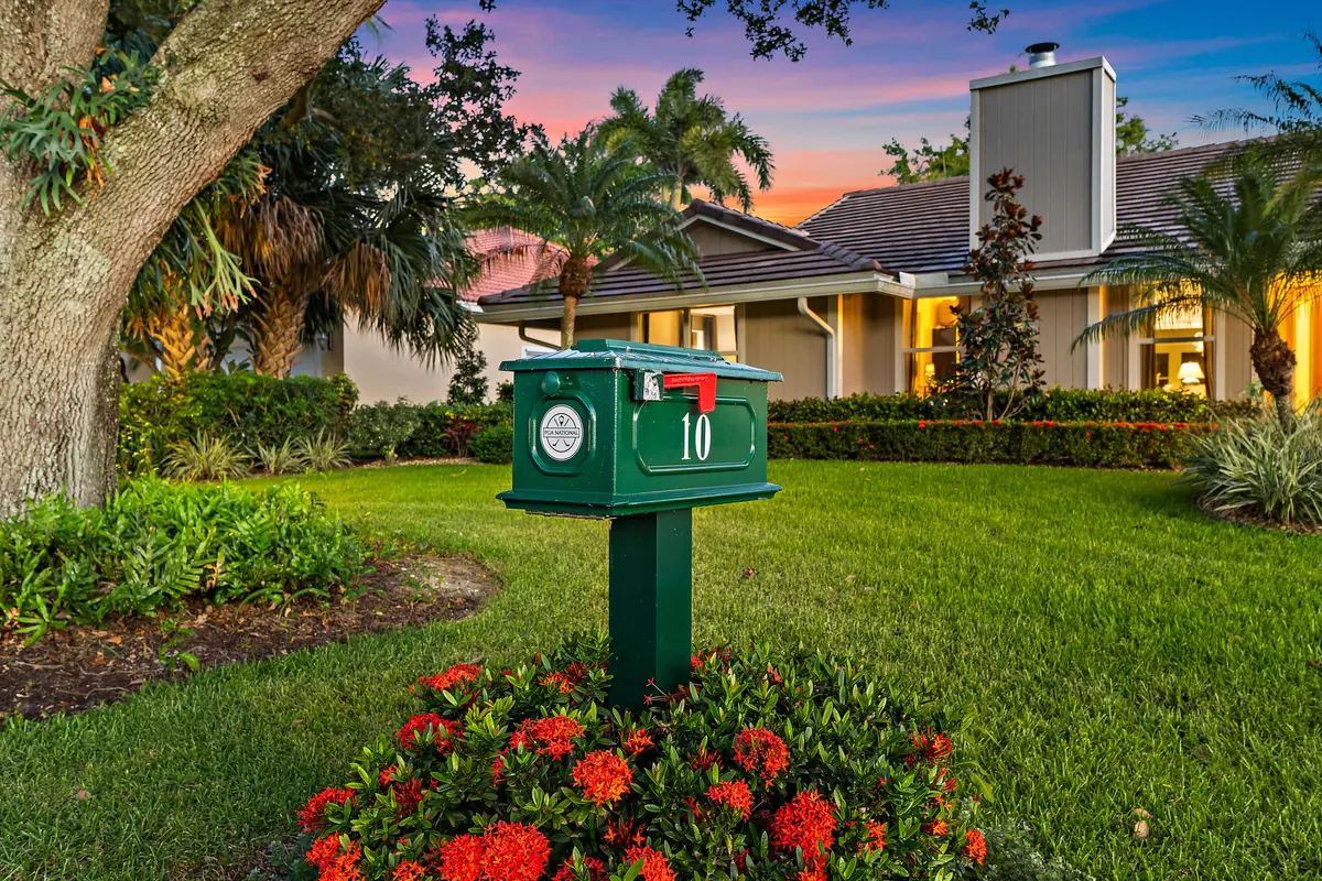Exterior at 10 Bentwood Road, Palm Beach Gardens