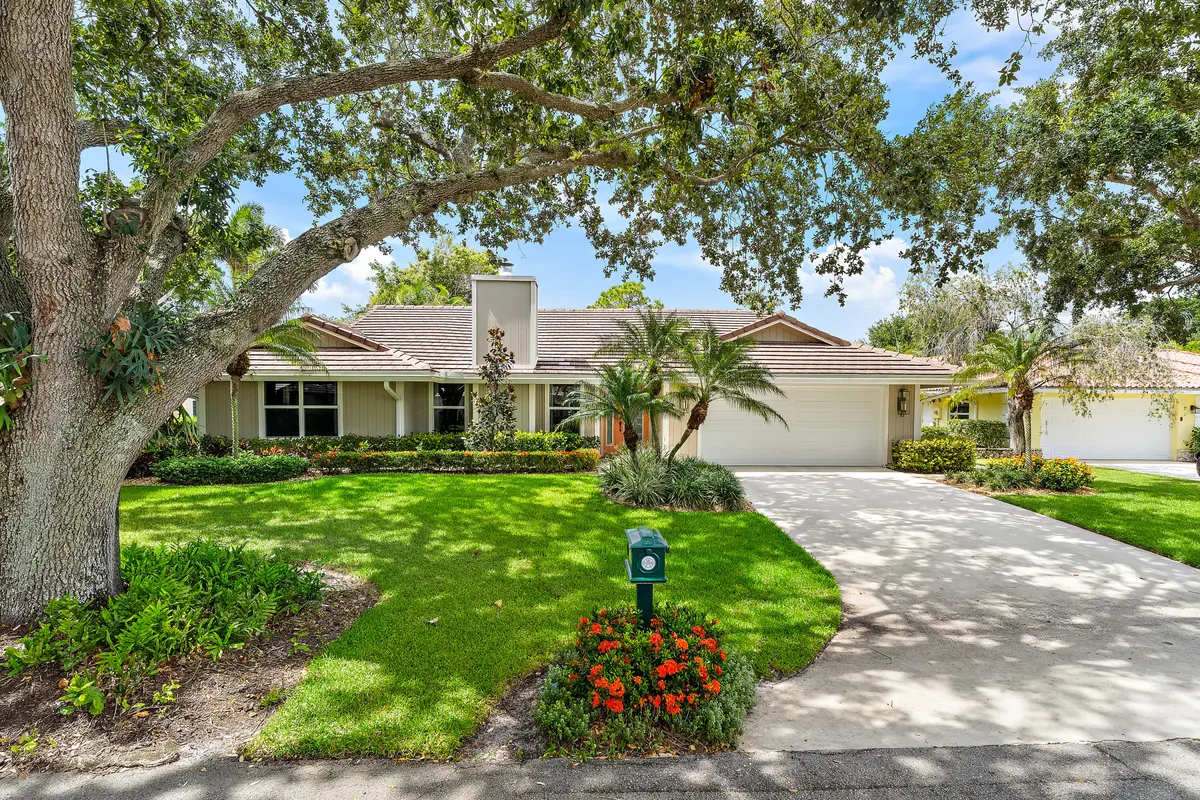 Exterior at 10 Bentwood Road, Palm Beach Gardens