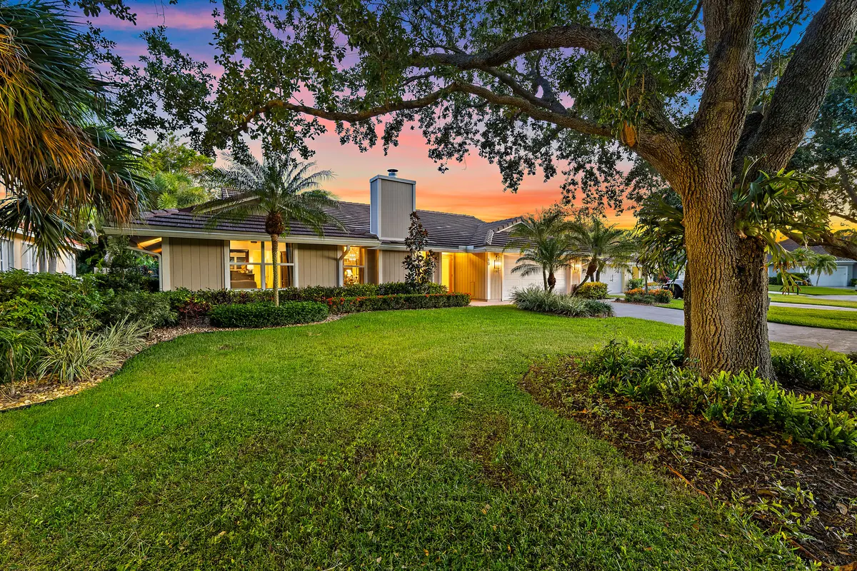 Exterior at 10 Bentwood Road, Palm Beach Gardens