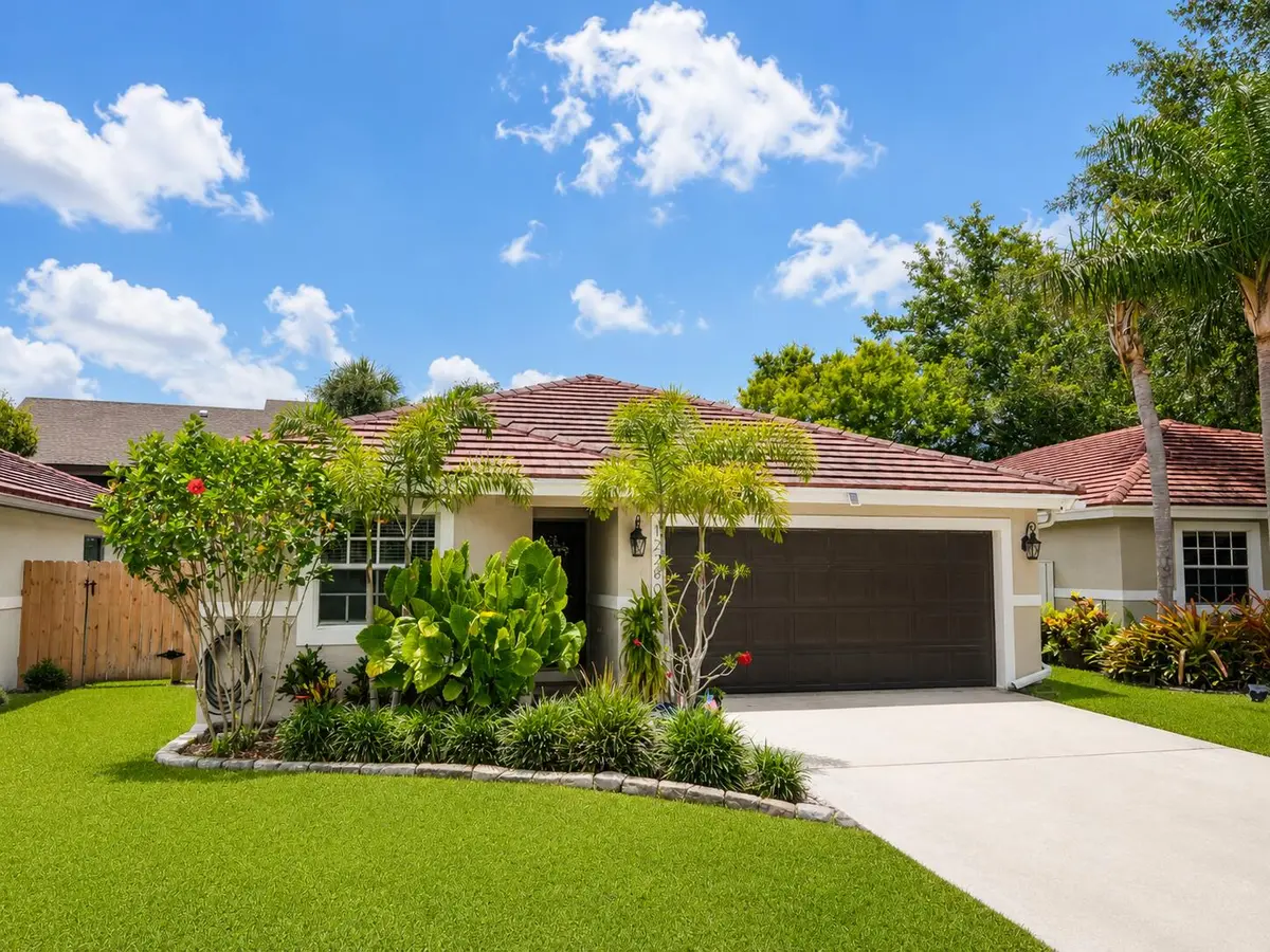 12280 Dartmoor Front at 12280 Dartmoor Drive, Wellington