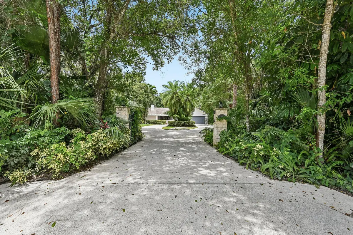 Driveway at 16700 96th Terrace, Jupiter