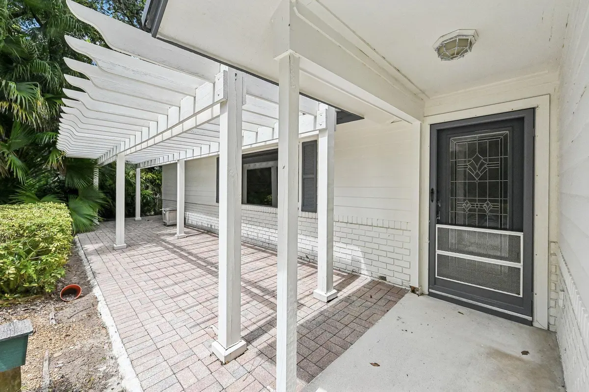 Entrance at 16700 96th Terrace, Jupiter