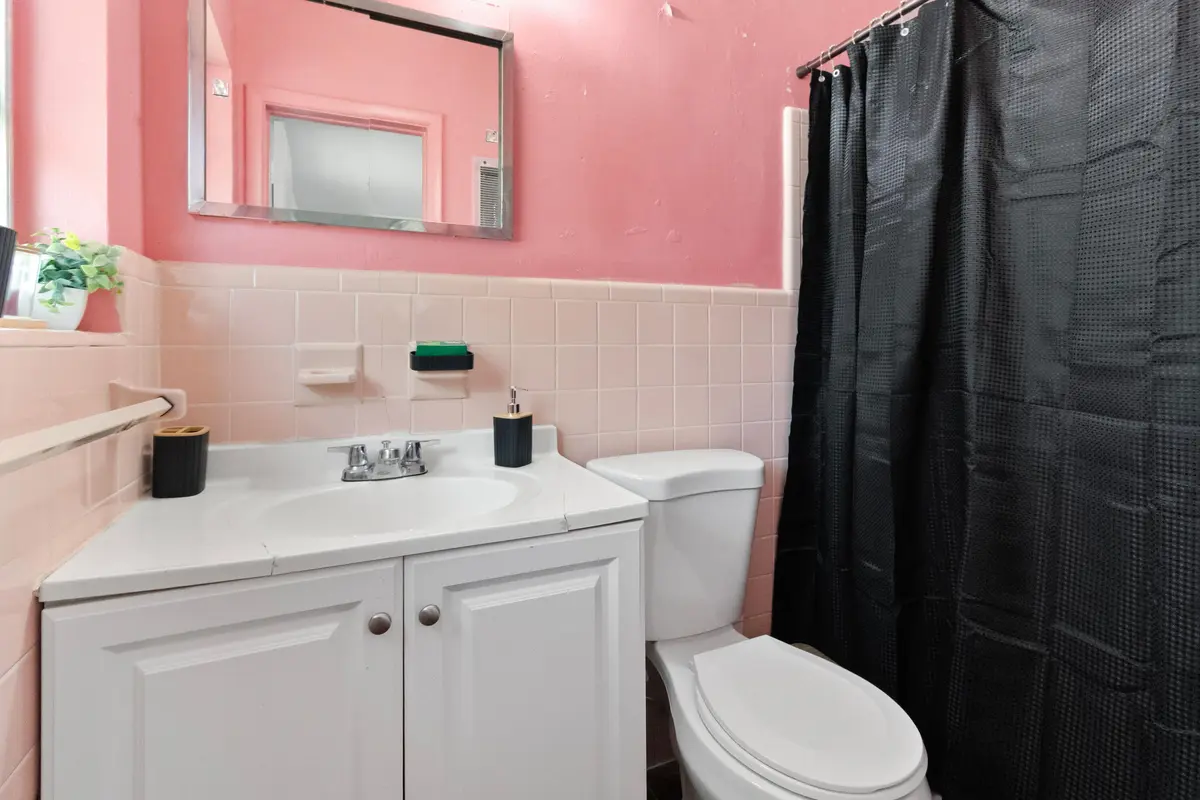 466A1021 at 3431 NW 4th Street, Lauderhill