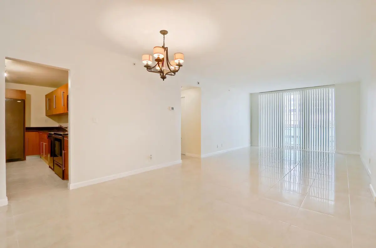 20191112192512188378000000-o at 3001 S Ocean Drive 201, Hollywood
