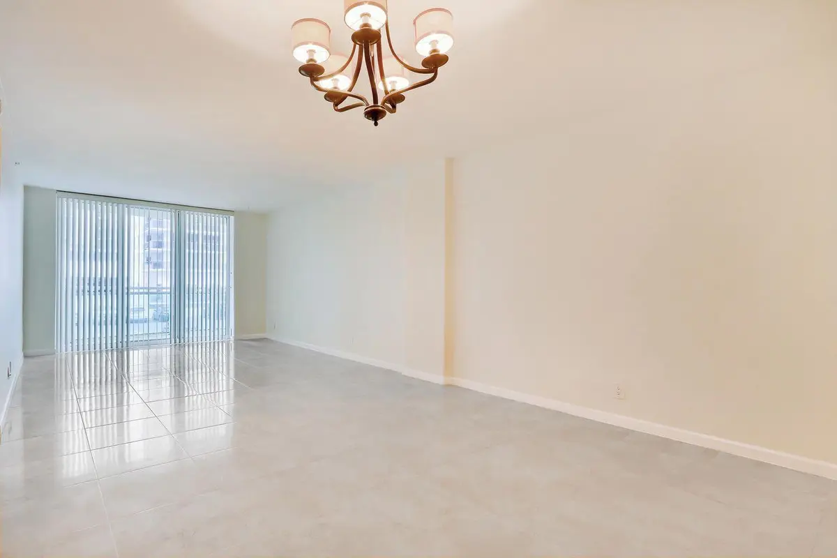 20191112192513259889000000-o at 3001 S Ocean Drive 201, Hollywood