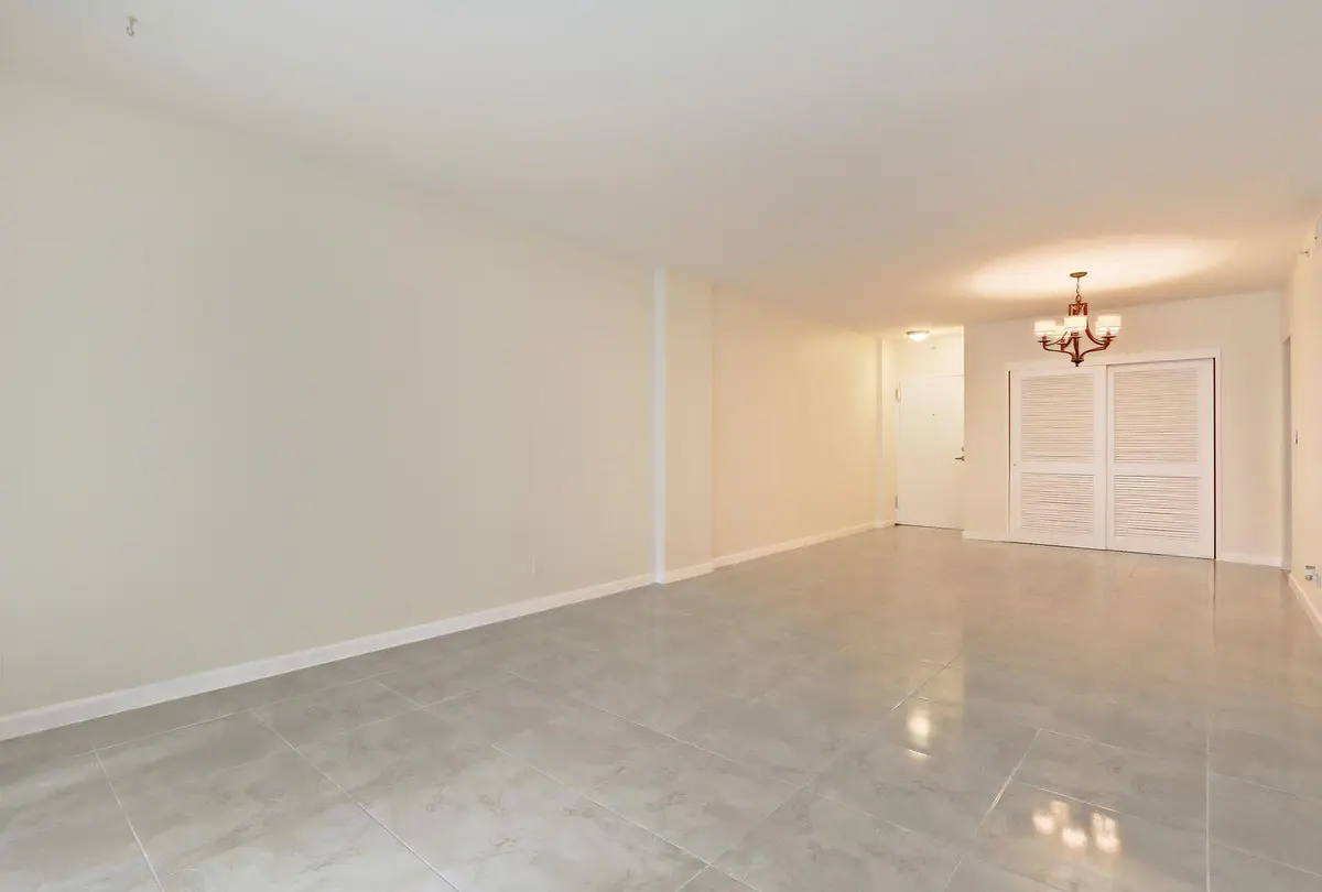 20191112192515555132000000-o at 3001 S Ocean Drive 201, Hollywood