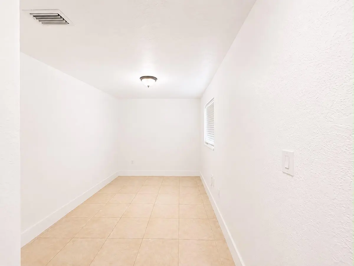 653fc82d-136d-4908-8469-bcb5c15fb700 at 990 NW 1st Street 1, Miami