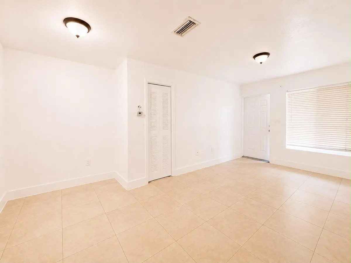 725d7540-9520-47b3-9550-22103267e250 at 990 NW 1st Street 1, Miami