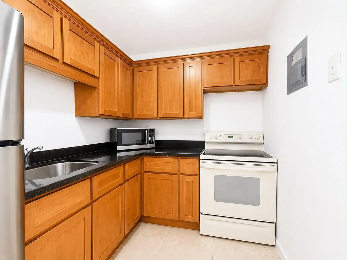 f8d8ccf2-c238-4d88-8170-4d645f951cef at 990 NW 1st Street 1, Miami