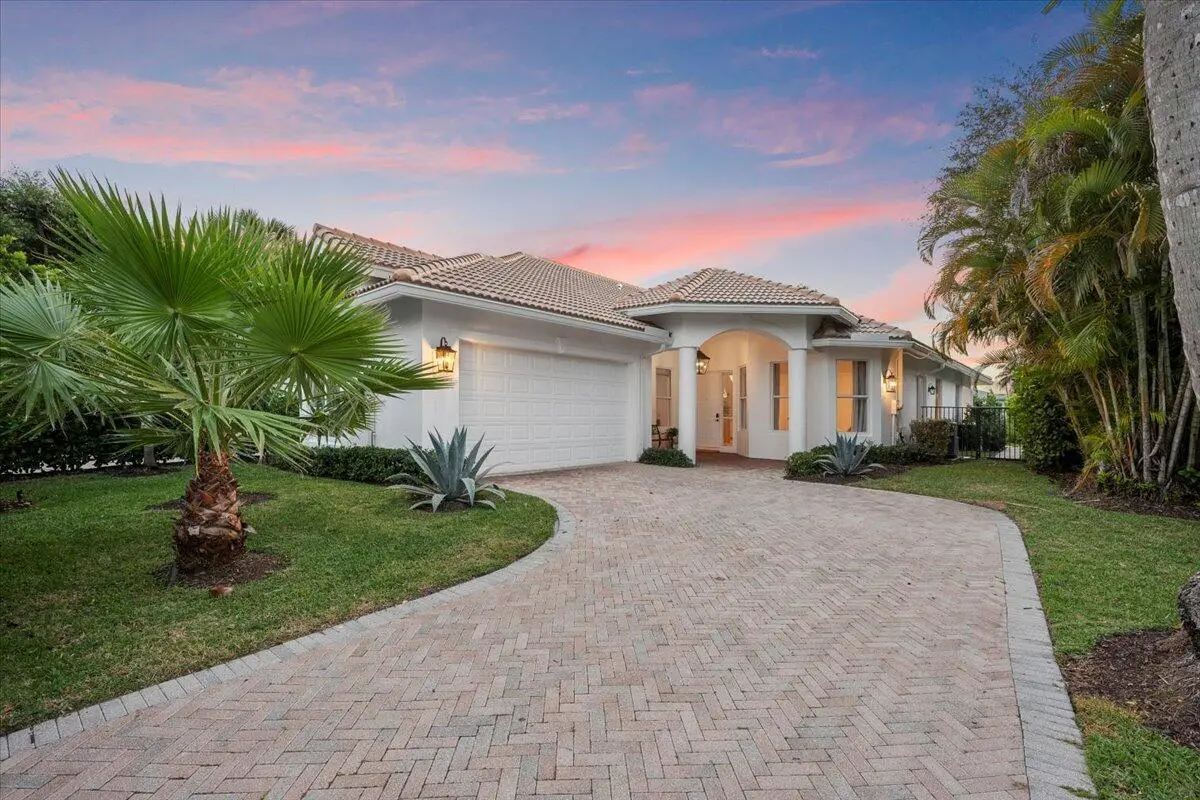 Exterior Front at 2951 Twin Oaks Way, Wellington