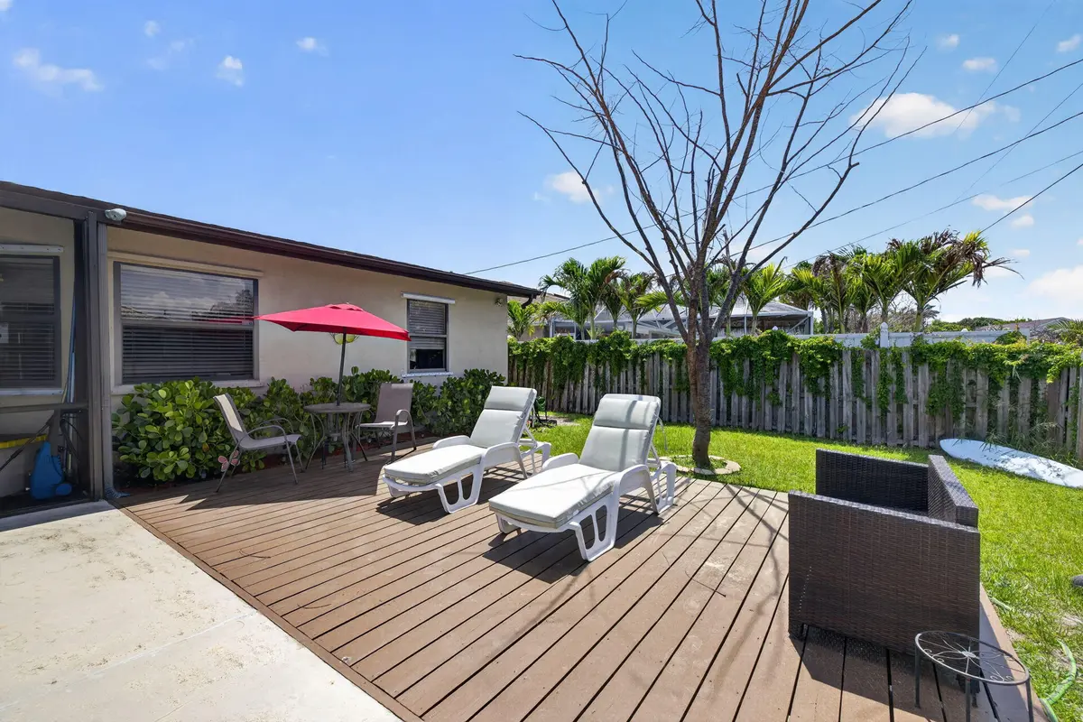 37-web-or-mls-3A5A6574 at 437 SE Nome Drive, Port St. Lucie