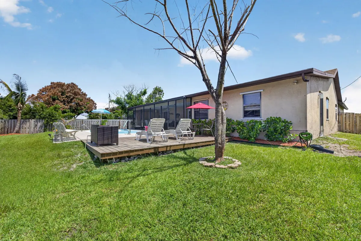 34-web-or-mls-3A5A6544 at 437 SE Nome Drive, Port St. Lucie